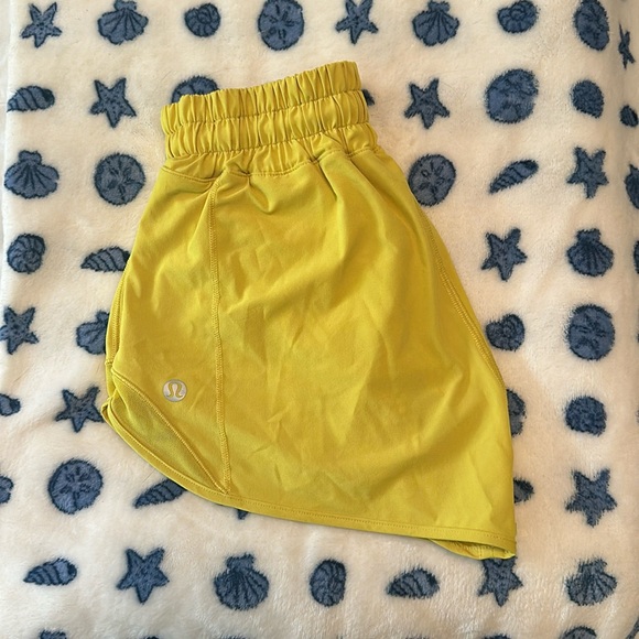 Yellow Lulu shorts size 2/lowrise/2.5 inseam. - Picture 1 of 4